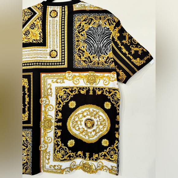 Authentic! Gianni Versace Medusa print T-shirt size L slim fit like new! - Picture 11 of 16